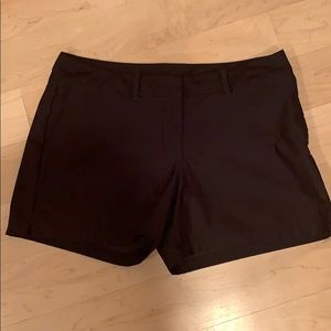 Nike dri fit golf shorts sz medium EUC